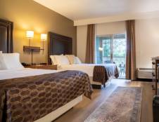 Village View Lodge - 1 King or 2 Queens