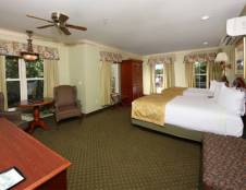 Two Bedroom Unit - 3 Queens