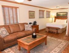 Ranch House Single Queen Suite