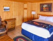 Bluff Cabin - Kitchen - 1 Queen & 1 Loveseat Futon