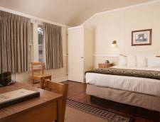 Cabin without Bath 2 Rooms - 1 Queen & 2 Doubles