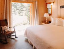 Hideaway Cottages - 1 King (Main Floor) & 1 King or 2 Twins (Loft)