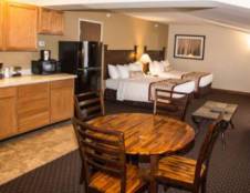 2 Queen Beds - Wet Bar