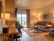 Golf View King Suite - 1 King & 1 Sofa Sleeper