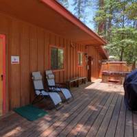 Mariposa Heights - Deck with Hot Tub and Grill