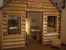 Lodge - 1 King, 1 Queen, and 1 Twin Upstairs