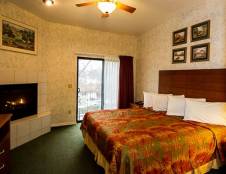 Mini Suite - 1 King & 1 Sofa Sleeper