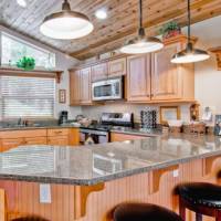 Kitchen and Breakfast Bar