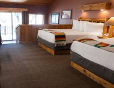 Creekside Queen Suite - 2 Queens & 1 Sofa Sleeper