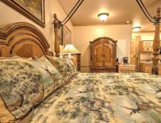 King Sofa Studio Apartment - River House - 1 King & 1 Sofa Sleeper