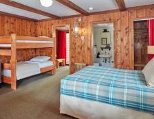 One Room Family Cabin - 1 Queen & 1 Twin/Twin Bunk Bed
