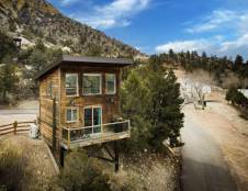 Treetop Cabins - 1 King & 1 Sofa Sleeper