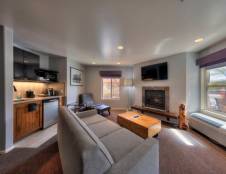 Moab Luxury Suite - 2 Kings & 1 Queen Sofa Sleeper