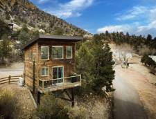 Treetop Cabins - 1 King & 1 Sofa Sleeper