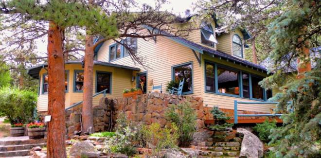Romantic RiverSong Inn