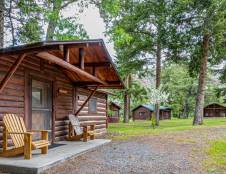 Honeymooner Cabin - 1 Queen