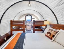 Deluxe Family Covered Wagon