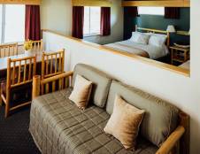 Suite - 2 Queens & 1 Extra-Long Twin Trundle