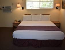 1 King or 1 Queen and 1 Double or 2 Queens