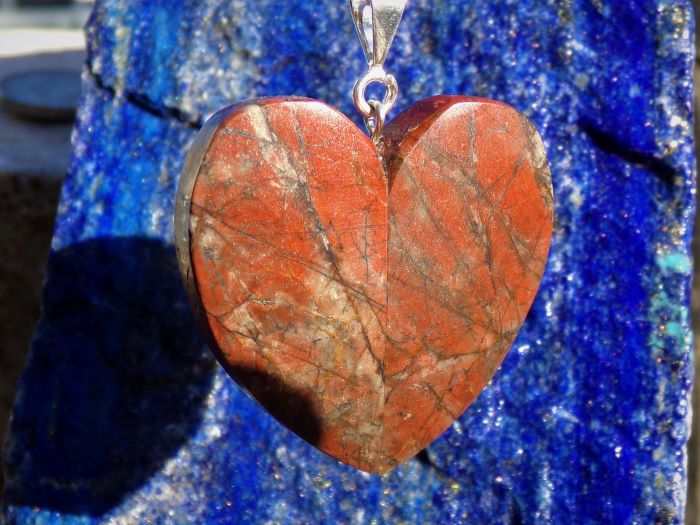 https://res.cloudinary.com/rock-n-hearts-inc/image/upload/v1589705221/New%20Hearts/bigredonlapis.jpg