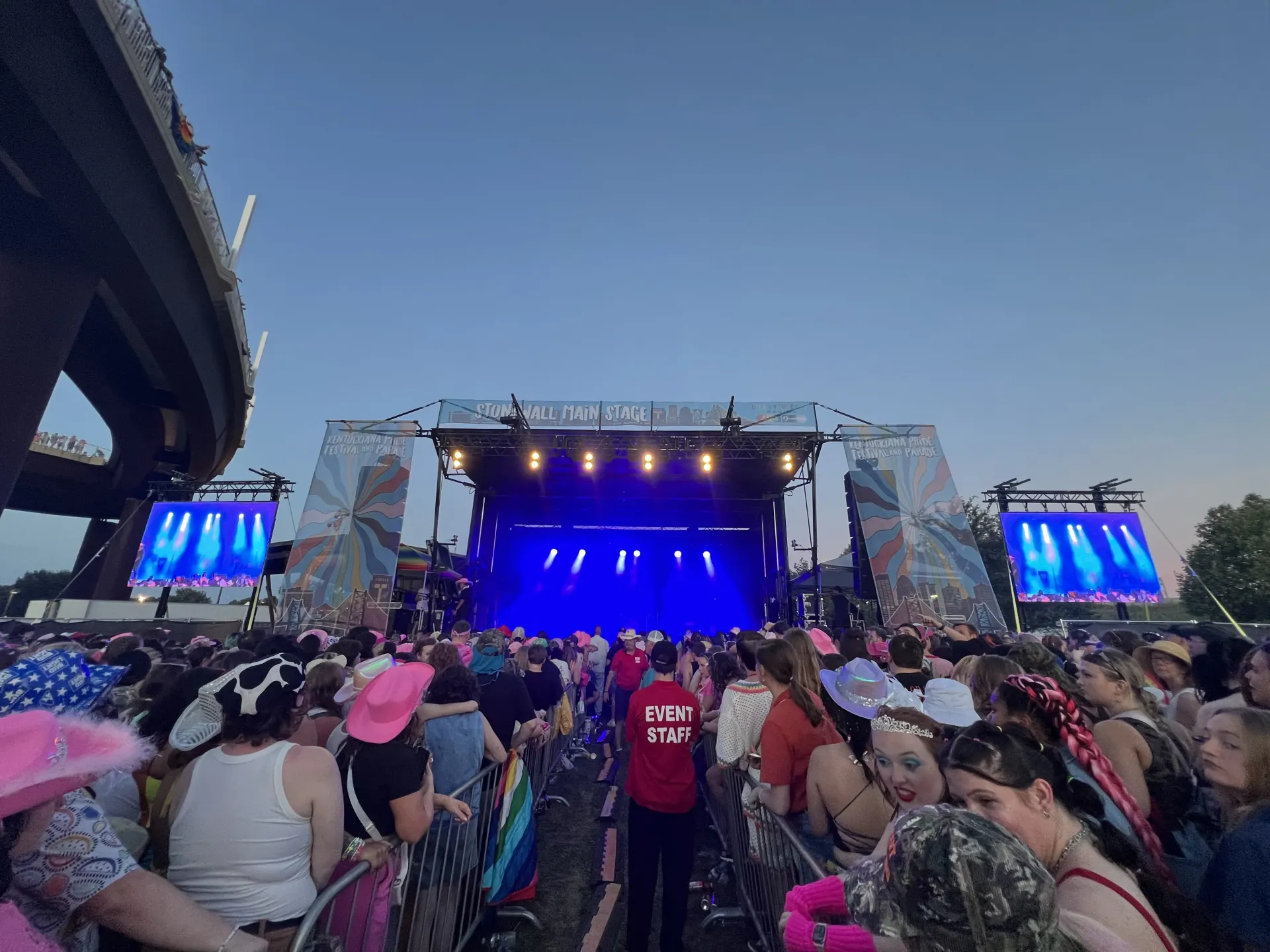 SL260 with full concert lighting and LED video