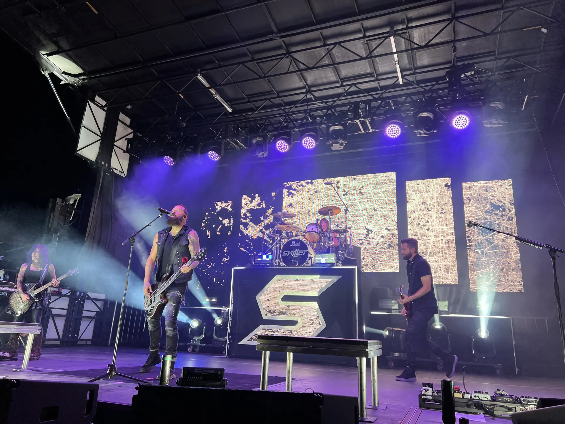 Skillet Knoxville SL260 concert audio and lighting