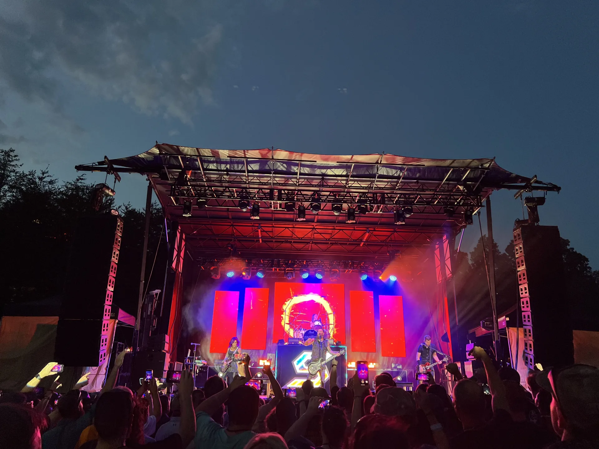 Skillet Knoxville SL260 concert production