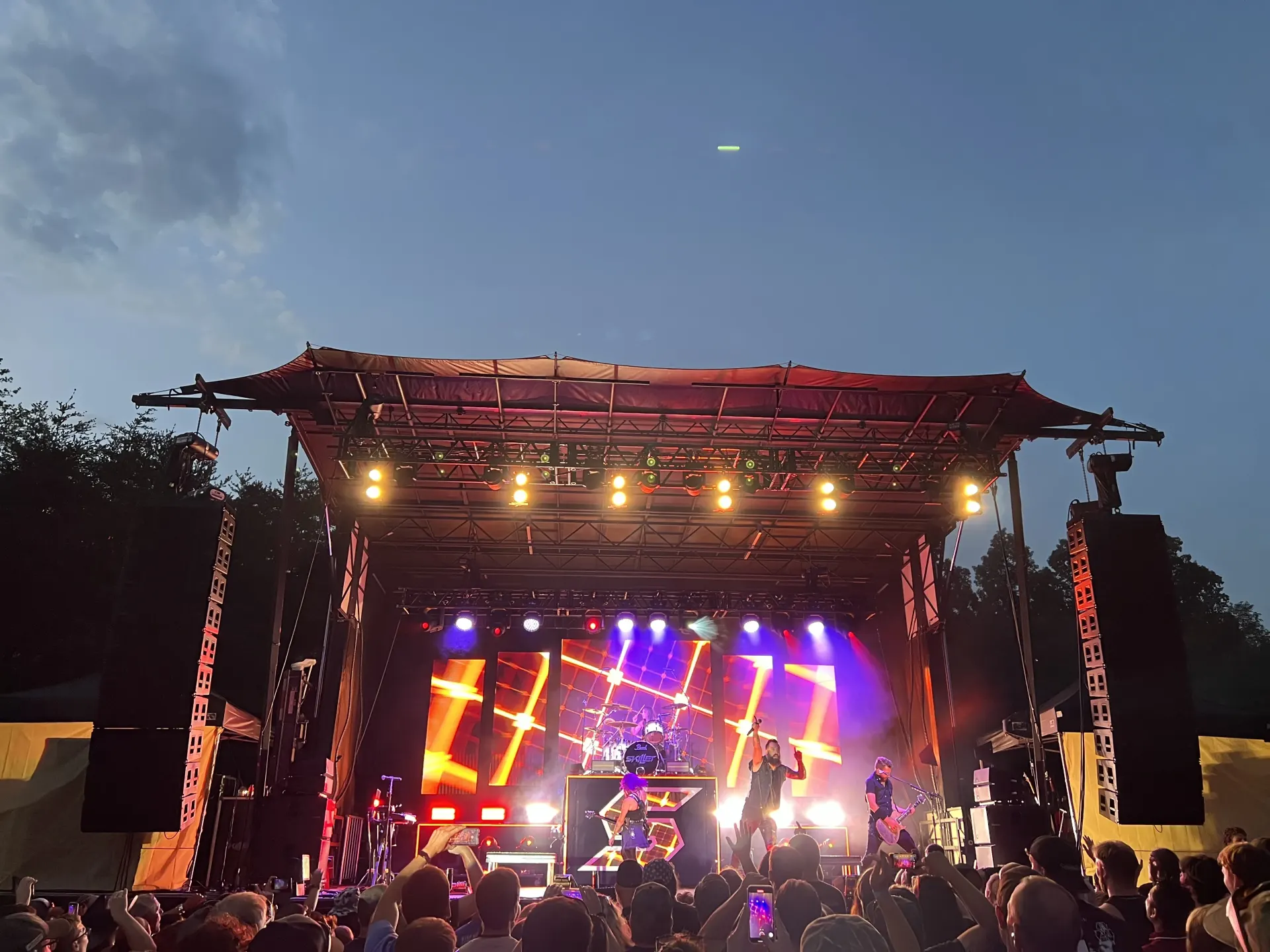 Skillet SL260 Knoxville concert night shot