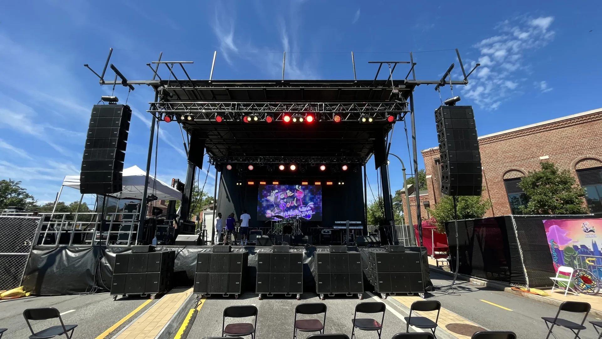 SL260 outdoor corporate stage with lighting array