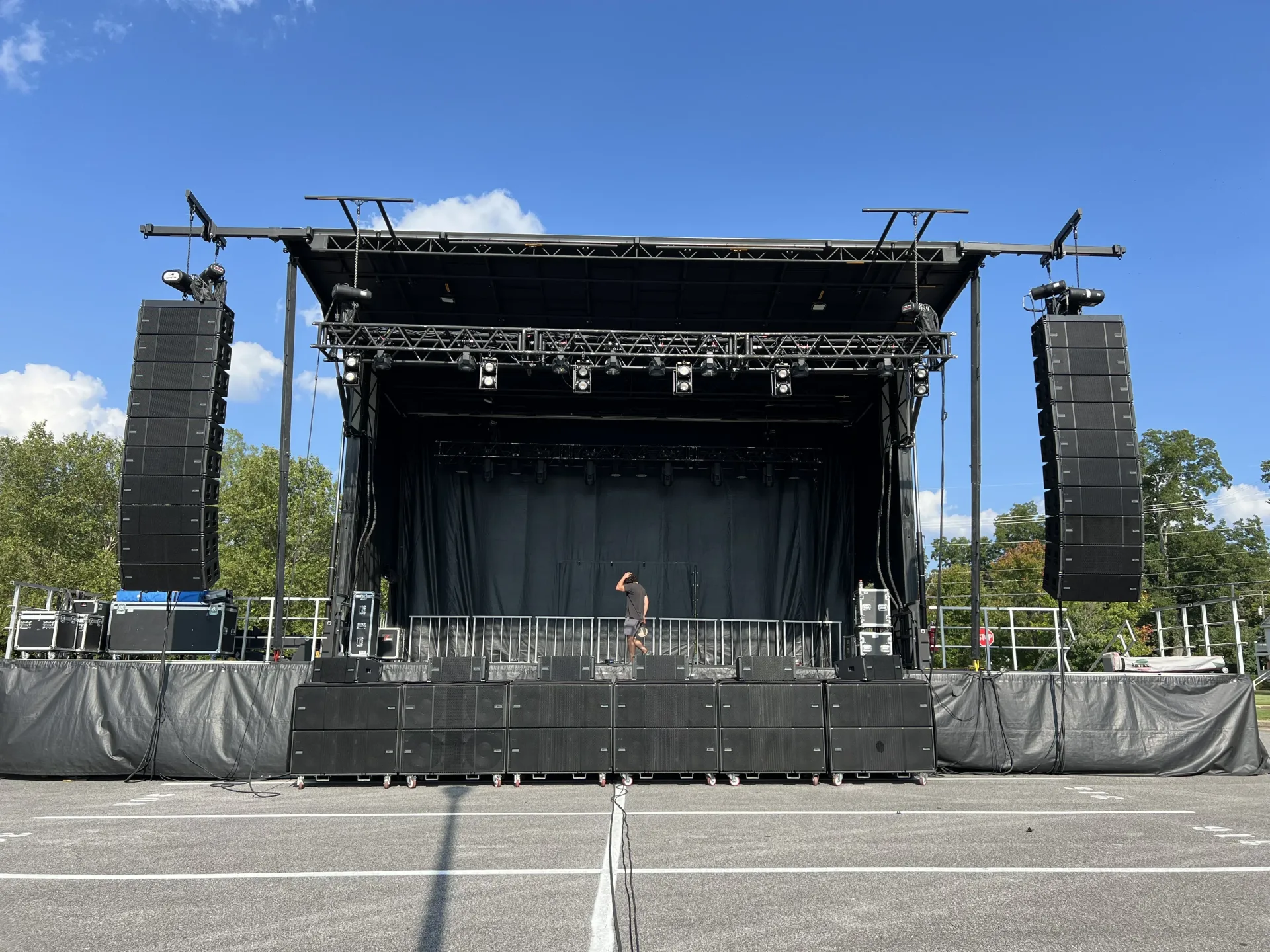 SL260 outdoor lighting and line array production
