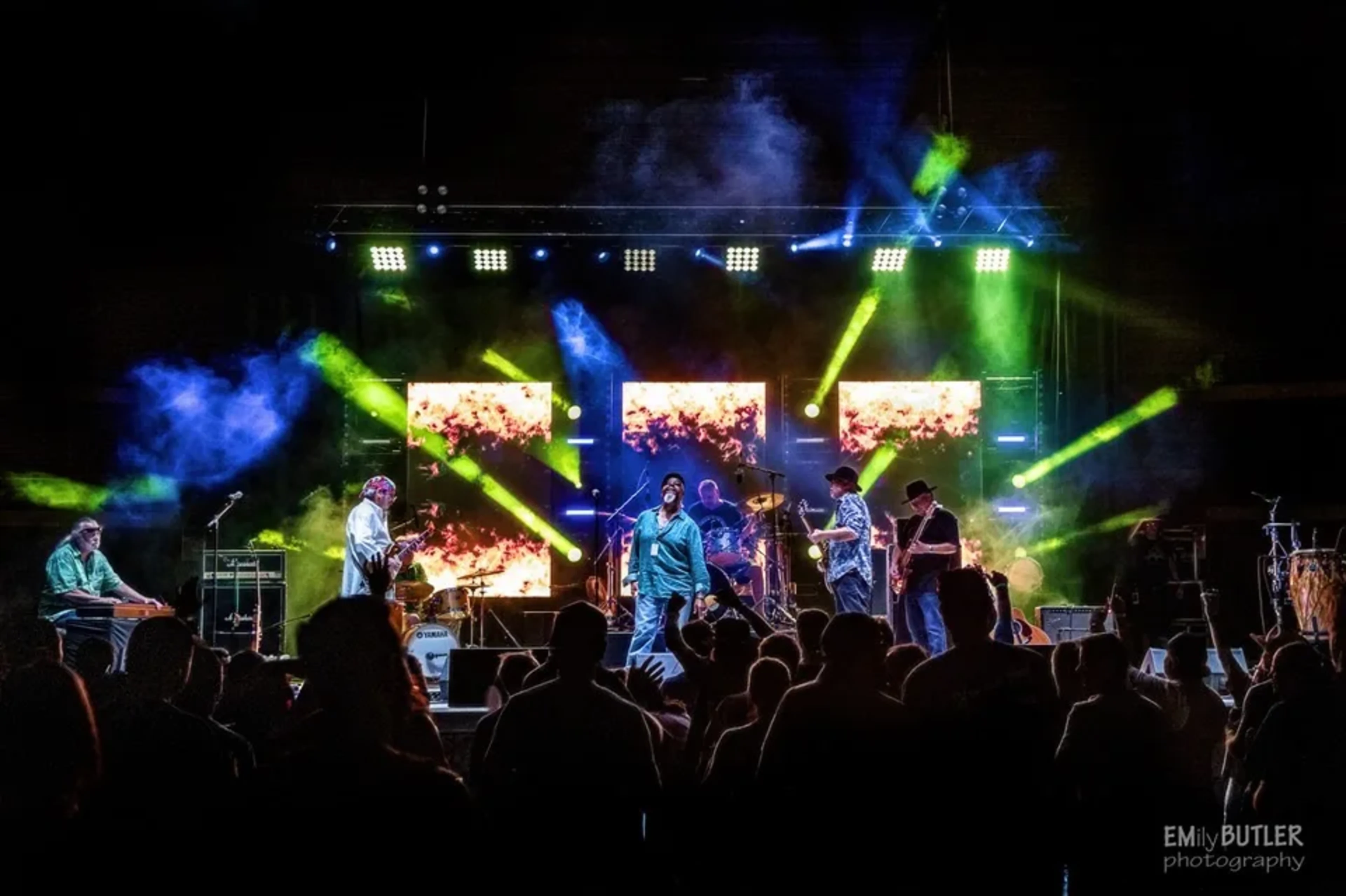 Arena LED moving head truss tour lighting production