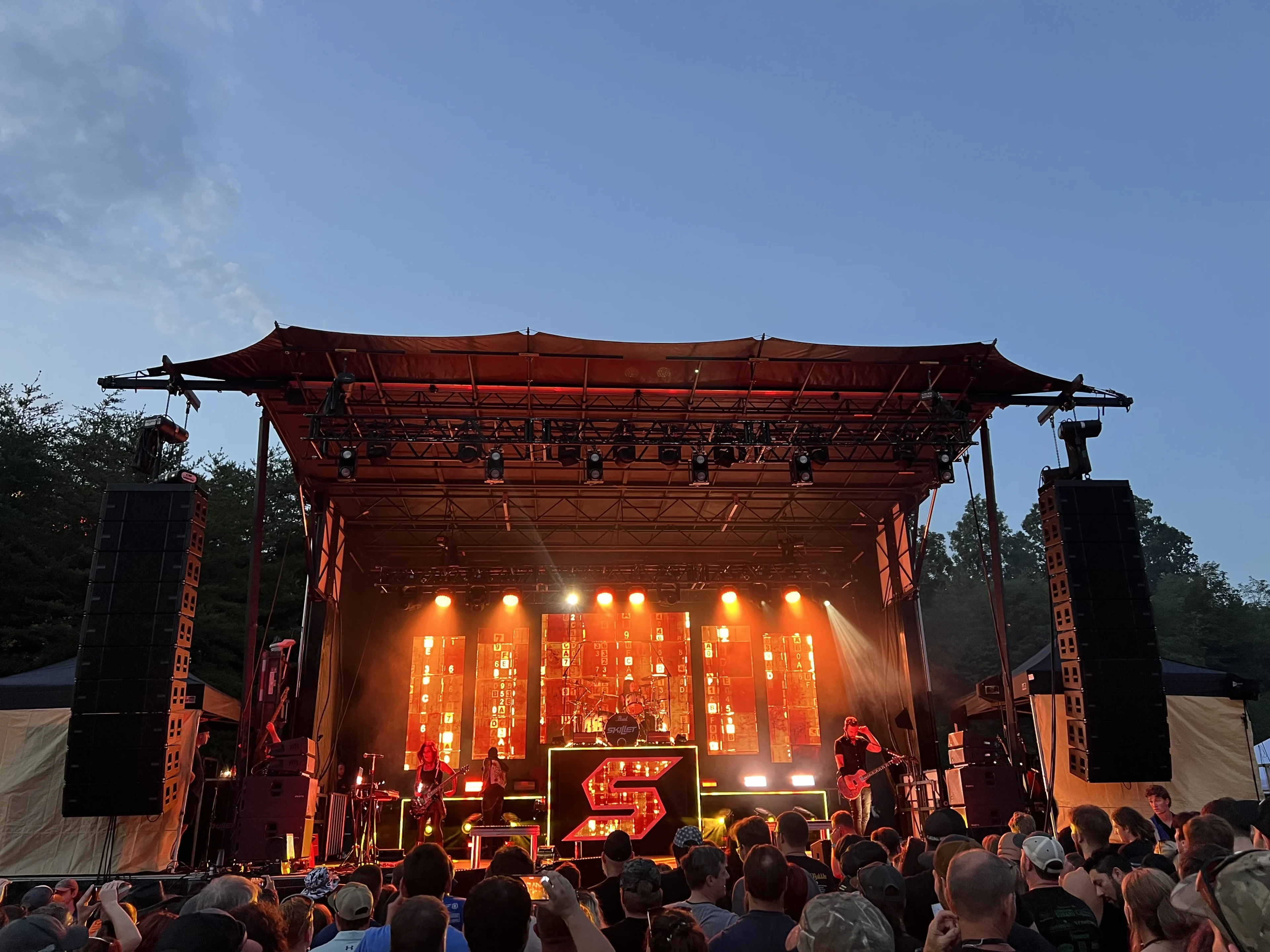 Arena moving head beam lighting truss rig touring production
