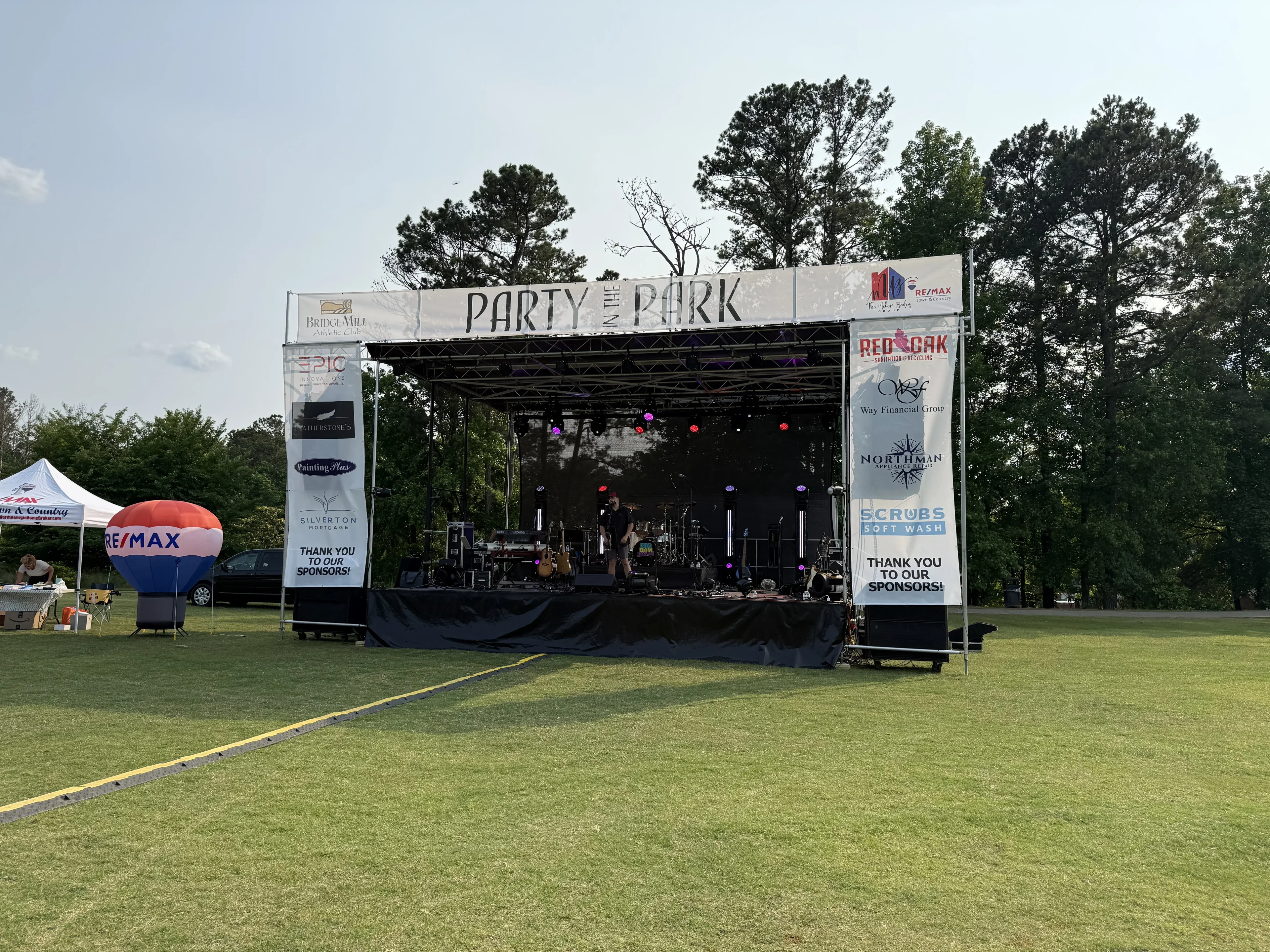 ES2620 party in the park outdoor stage production