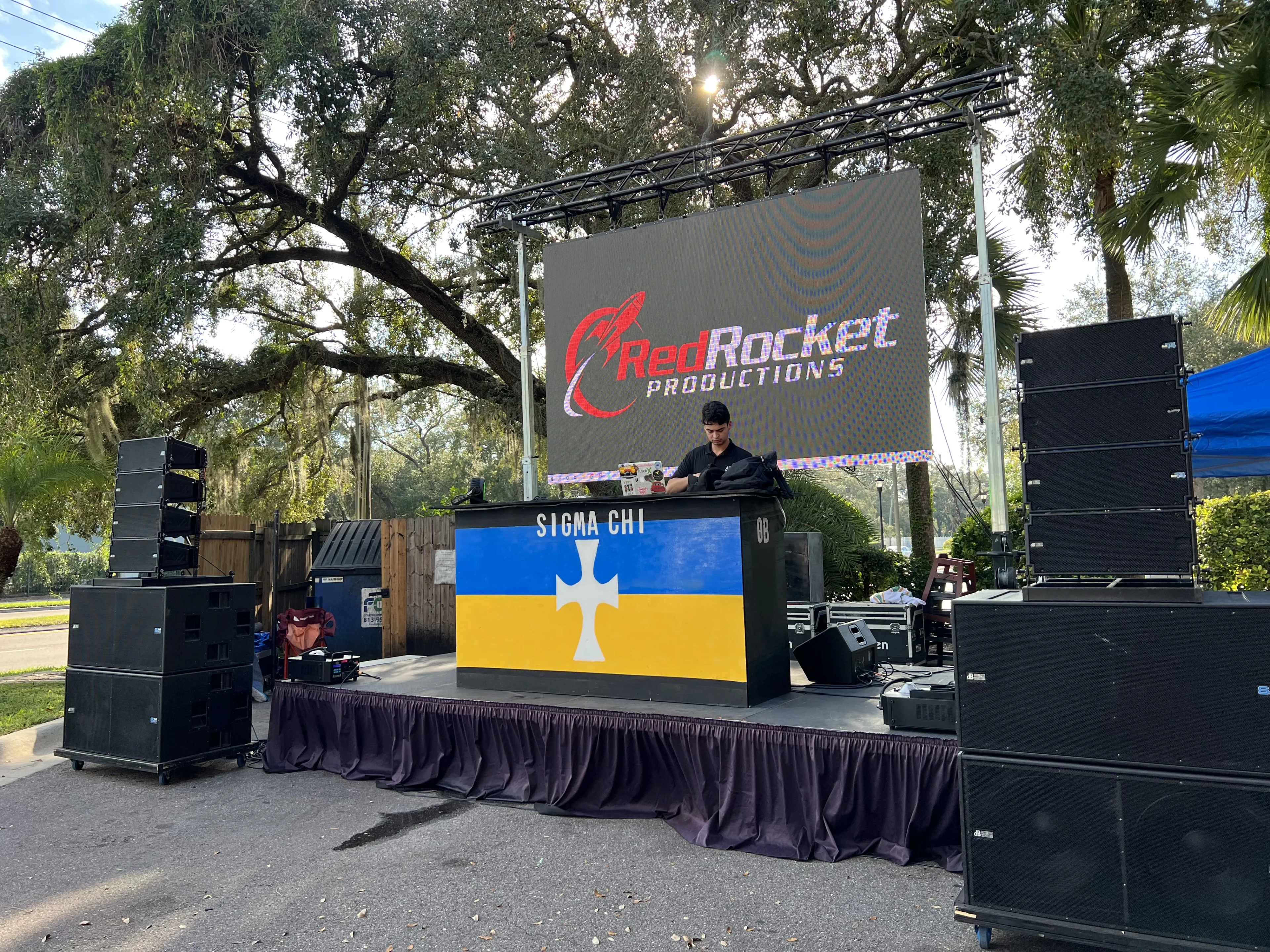 Ground-stacked line array PA rig