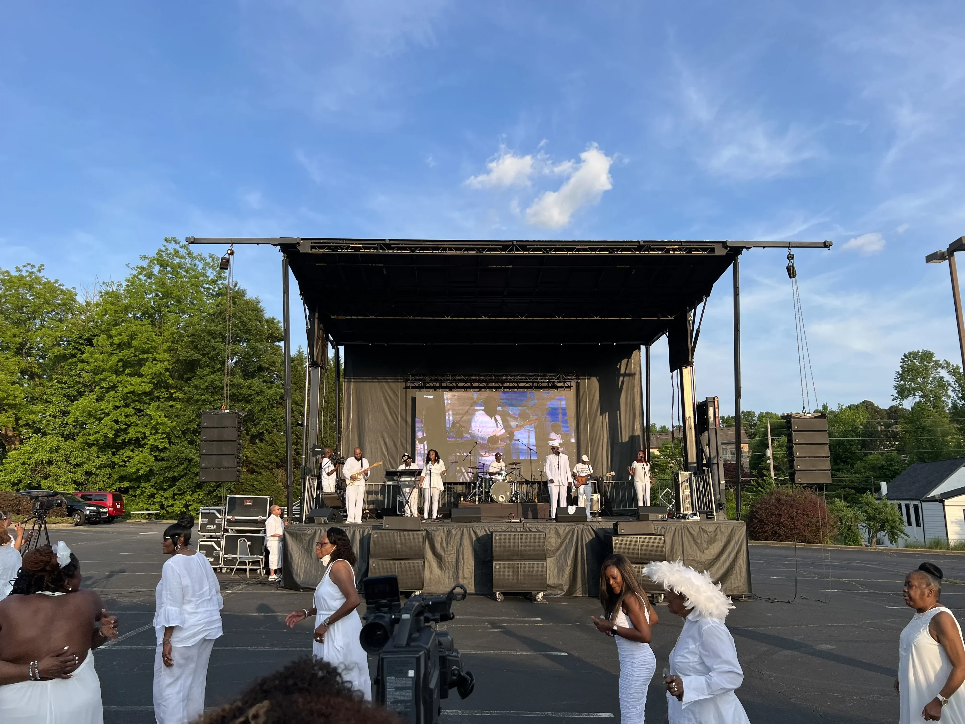 SL100 outdoor concert production with lighting and sound