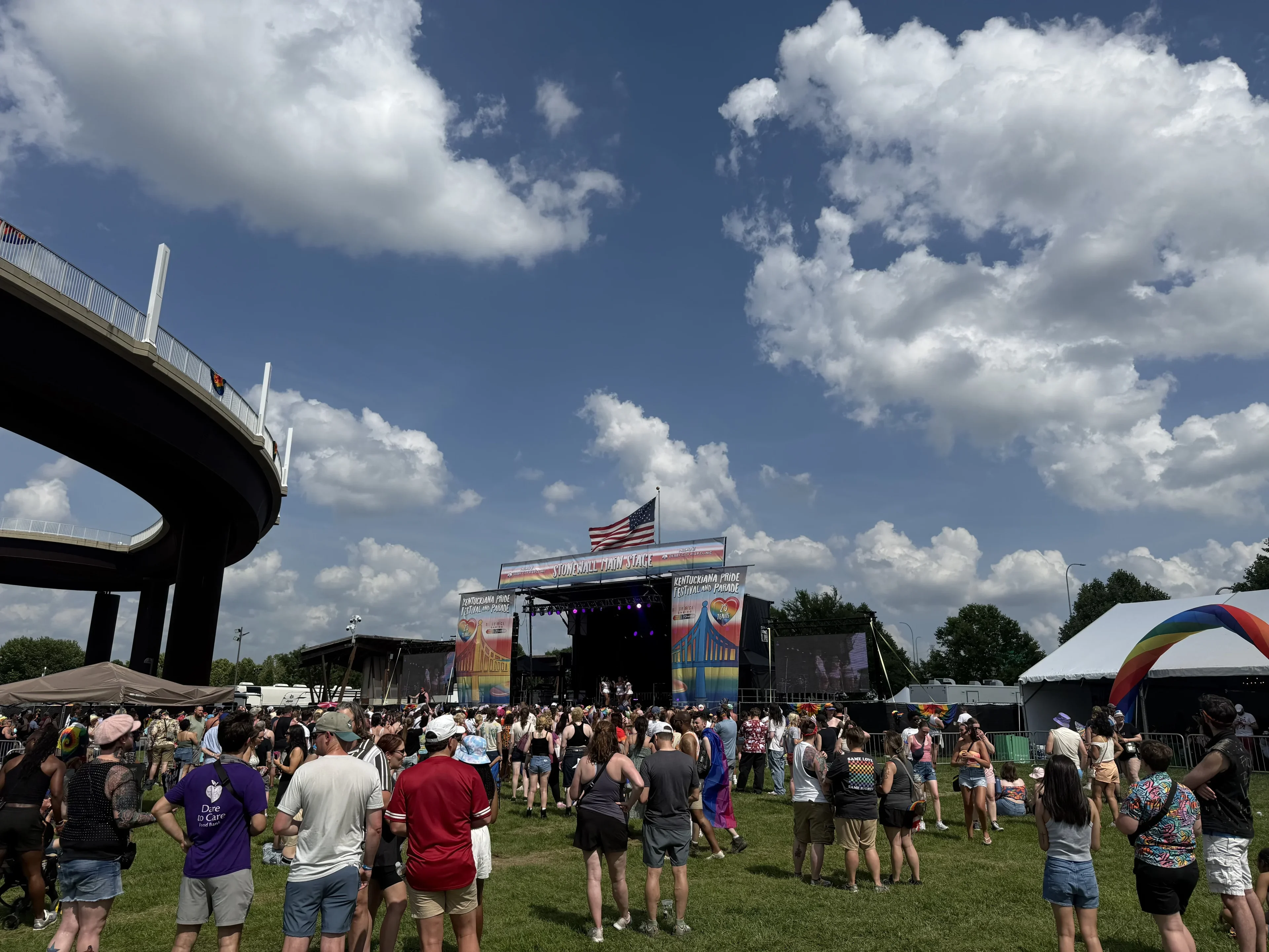 SL260 mobile stage concert with lighting array