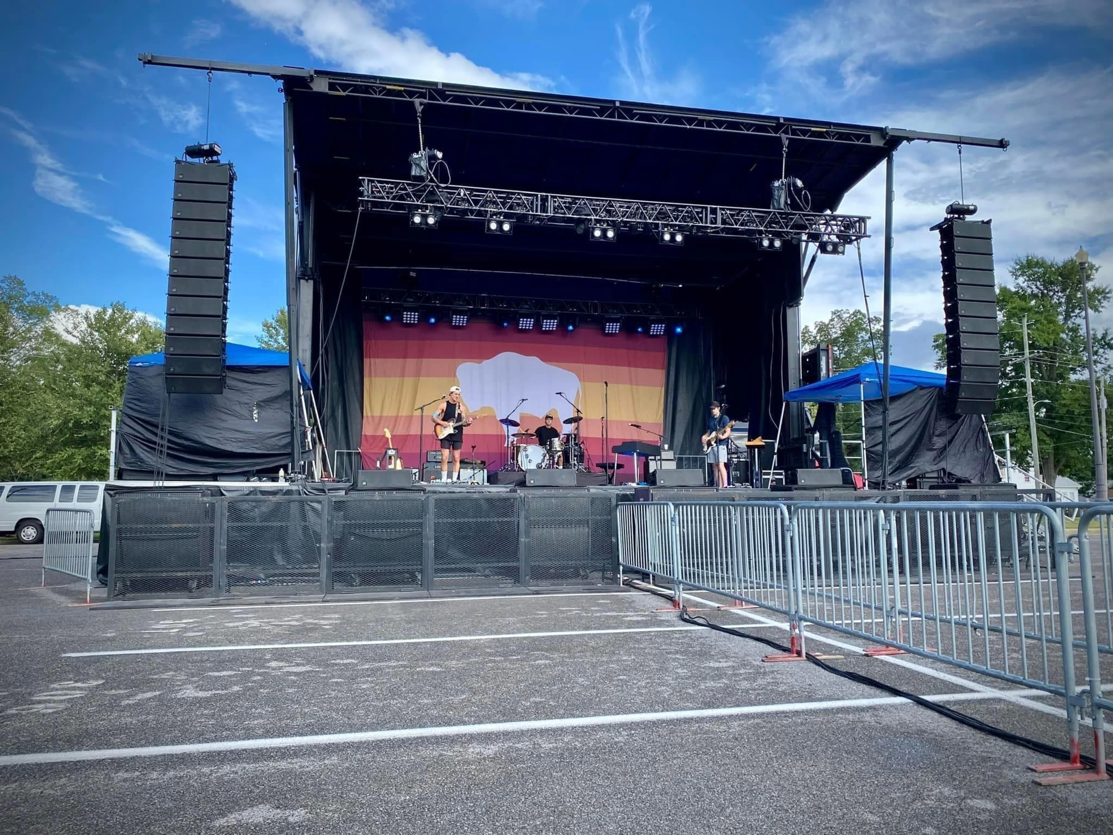 SL260 mobile stage with lighting and line array, daytime