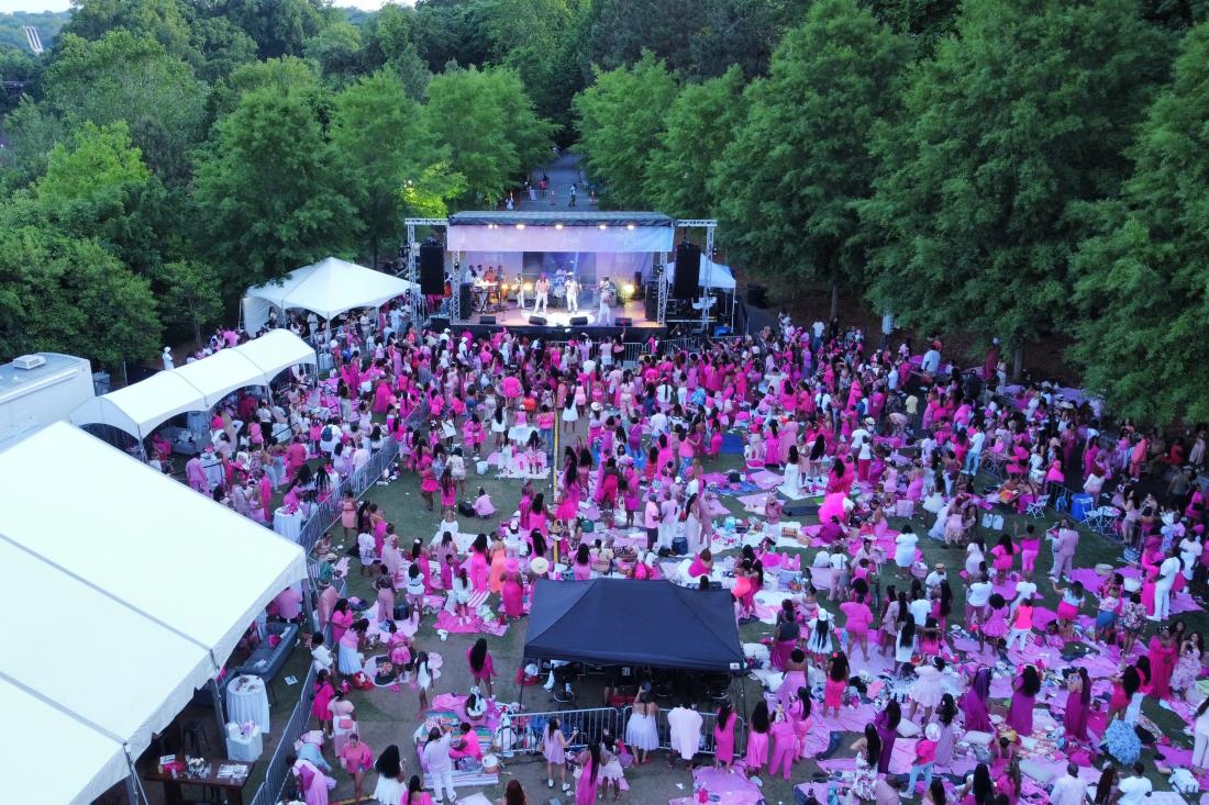 Celebrez En Rose festival stage with concert lighting