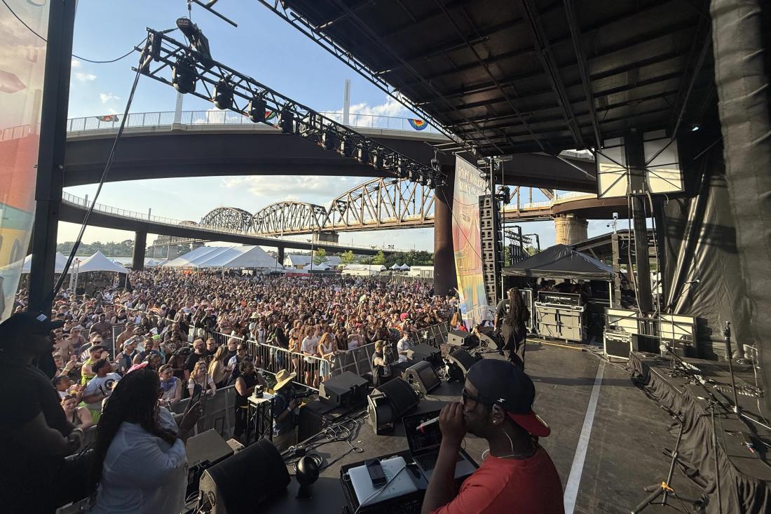 StageLine SL260 at Kentuckiana Pride with Natasha Bedingfield