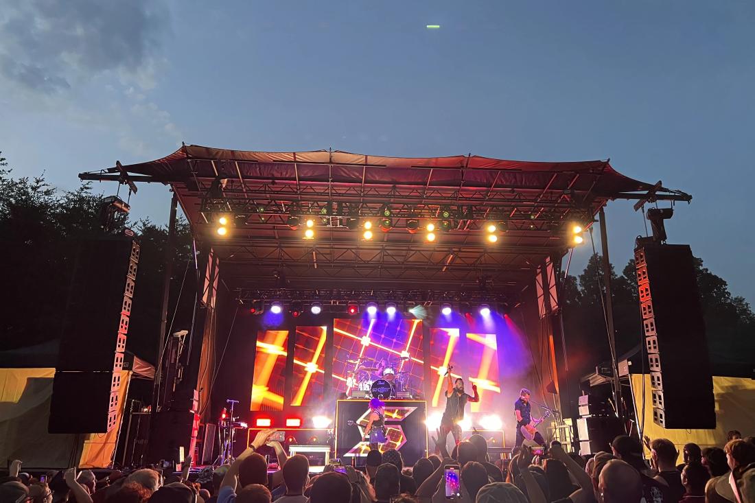 Skillet SL260 Knoxville concert night shot