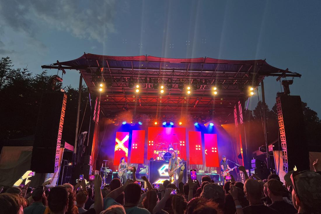 Skillet SL260 Knoxville concert stage night