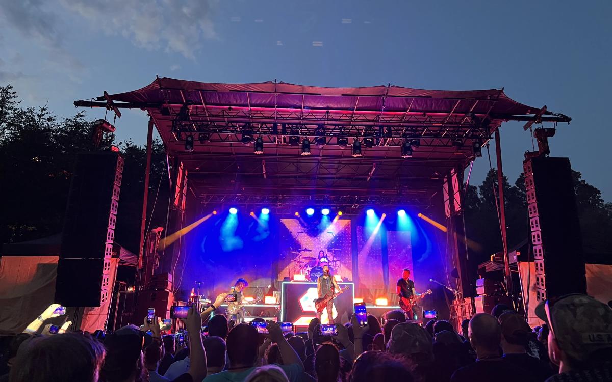 Skillet Knoxville SL260 concert night setup