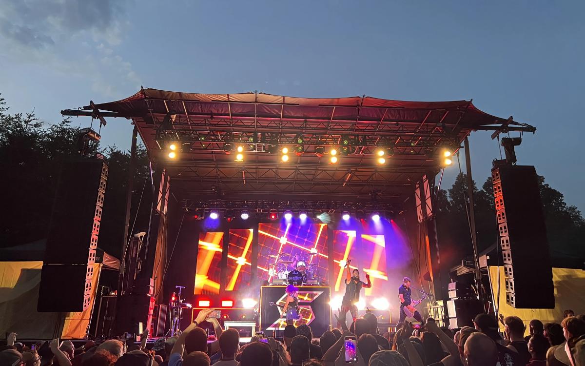 Skillet SL260 Knoxville concert night shot