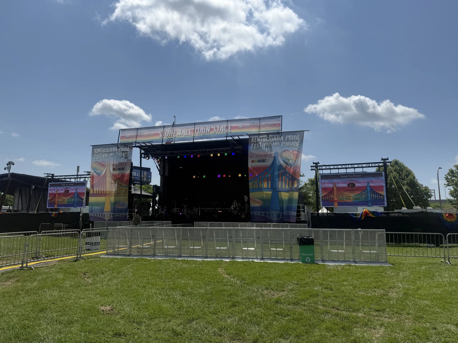 Stageline SL260 with LED video wall and IMAG system