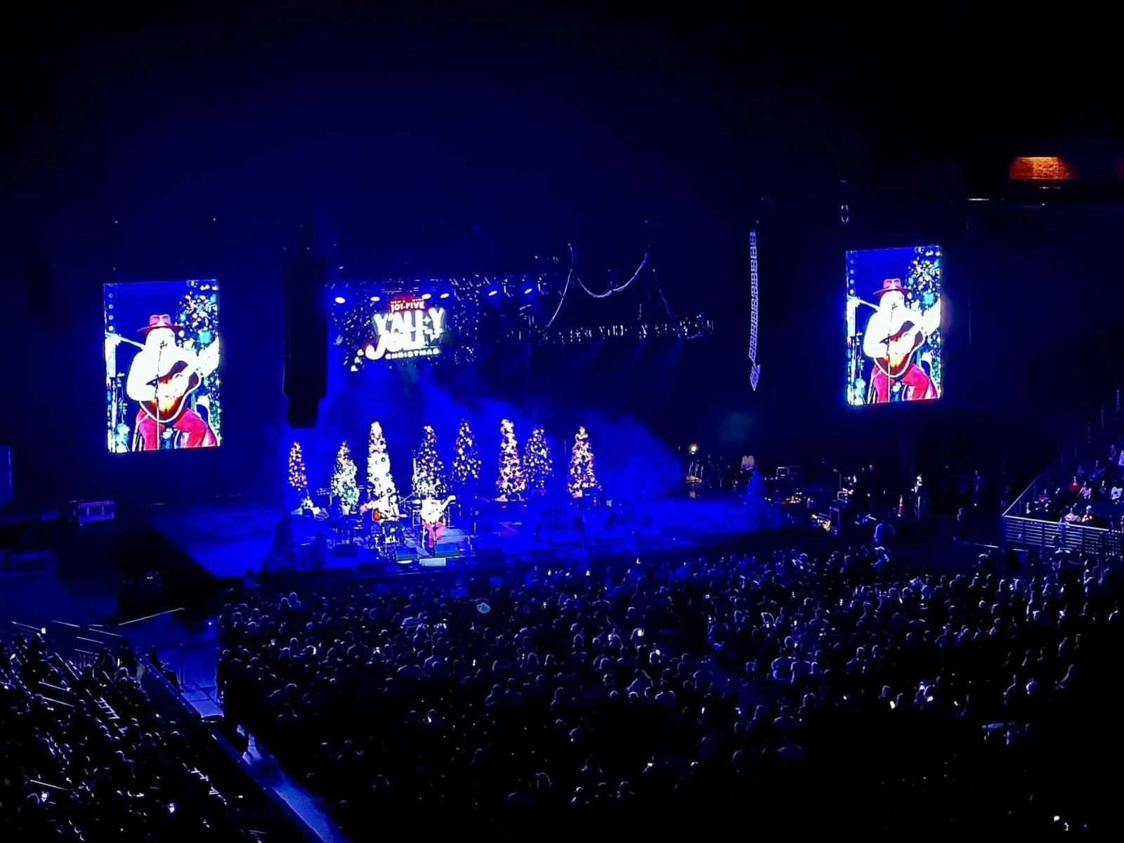 IMAG concert LED wall at arena stage
