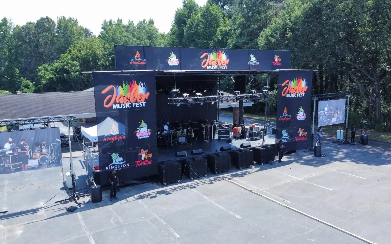 SL260 outdoor festival with line array, lighting, and roof