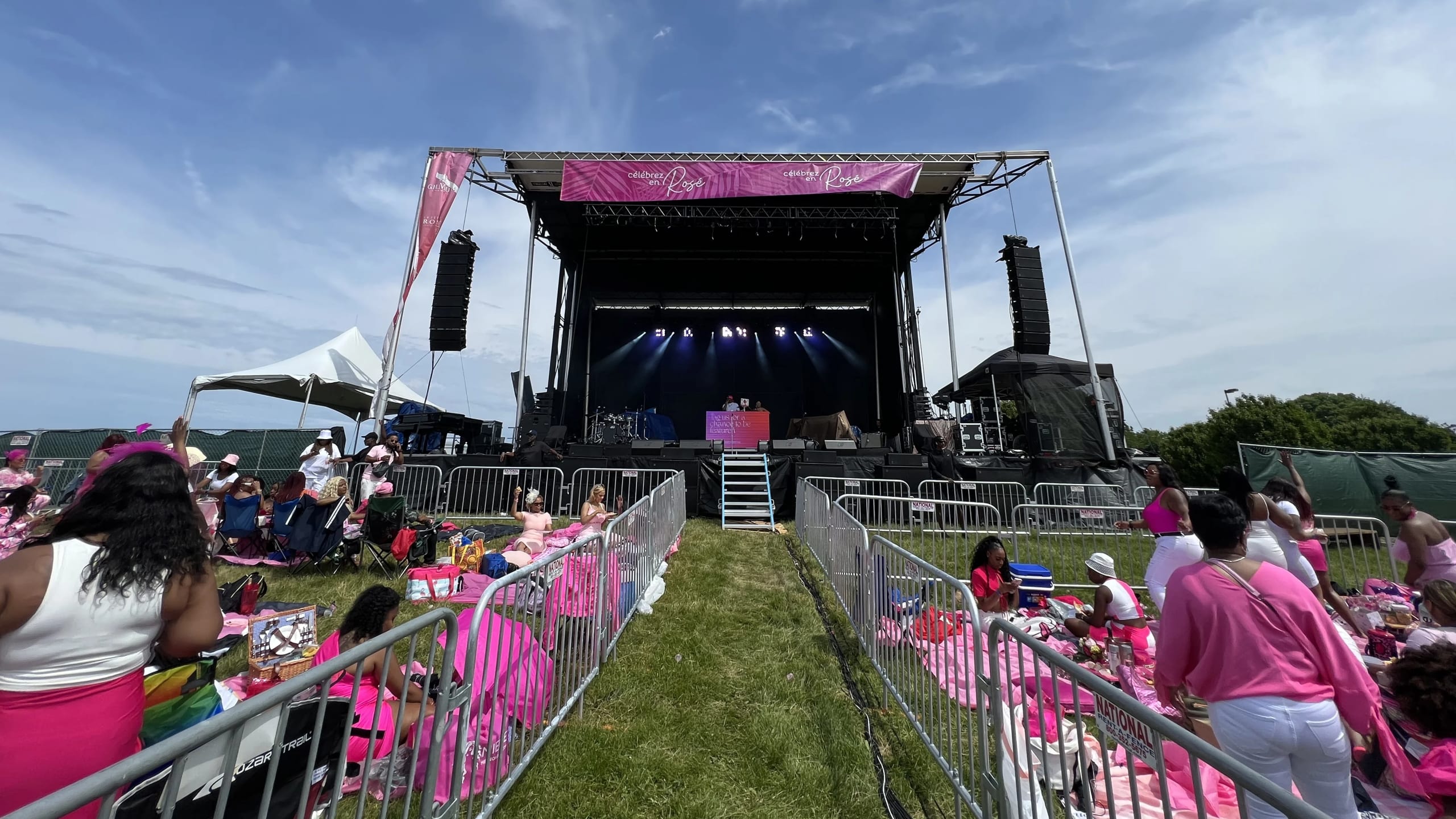 Stageline SL320 at Célébrez en Rose Festival in Chicago