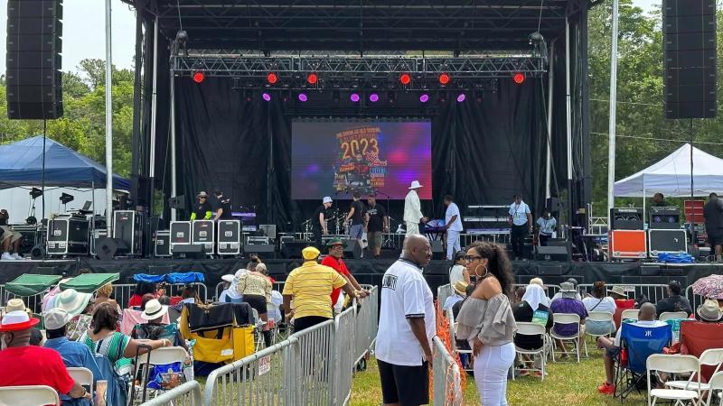 Flown truss with moving head rig for concert lighting