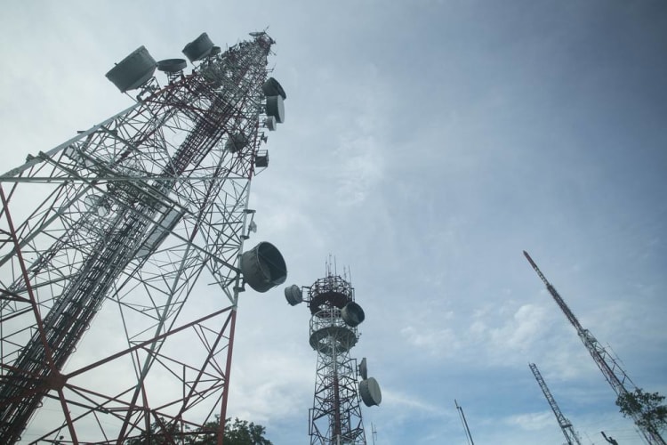 Your mobile network is biased towards women