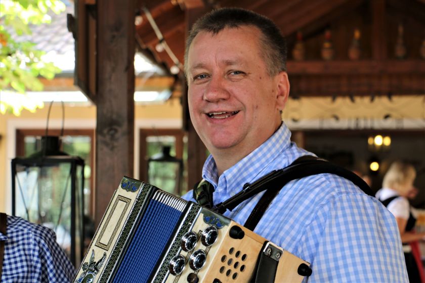 Holger Mohn seit 2104 auch an der Diatonischen Harmonika bei den Rockoons